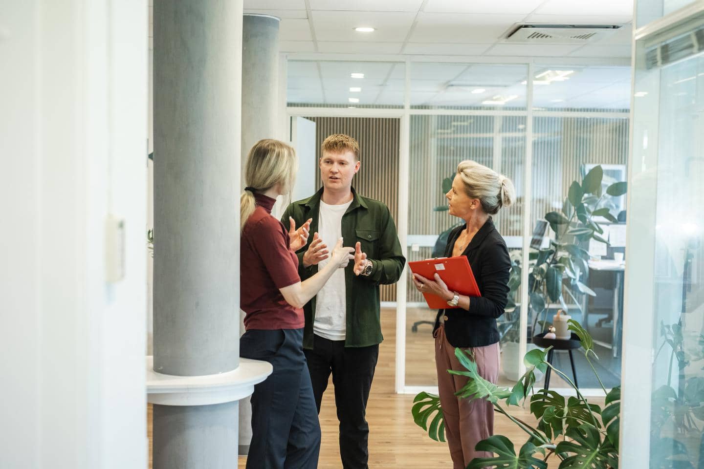 Mennesker på kontor